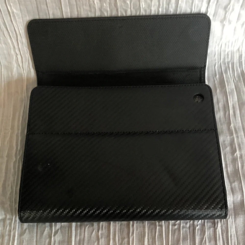 BROOKSTONE MINI TABLET black faux leather ipad blue tooth case & keyboard